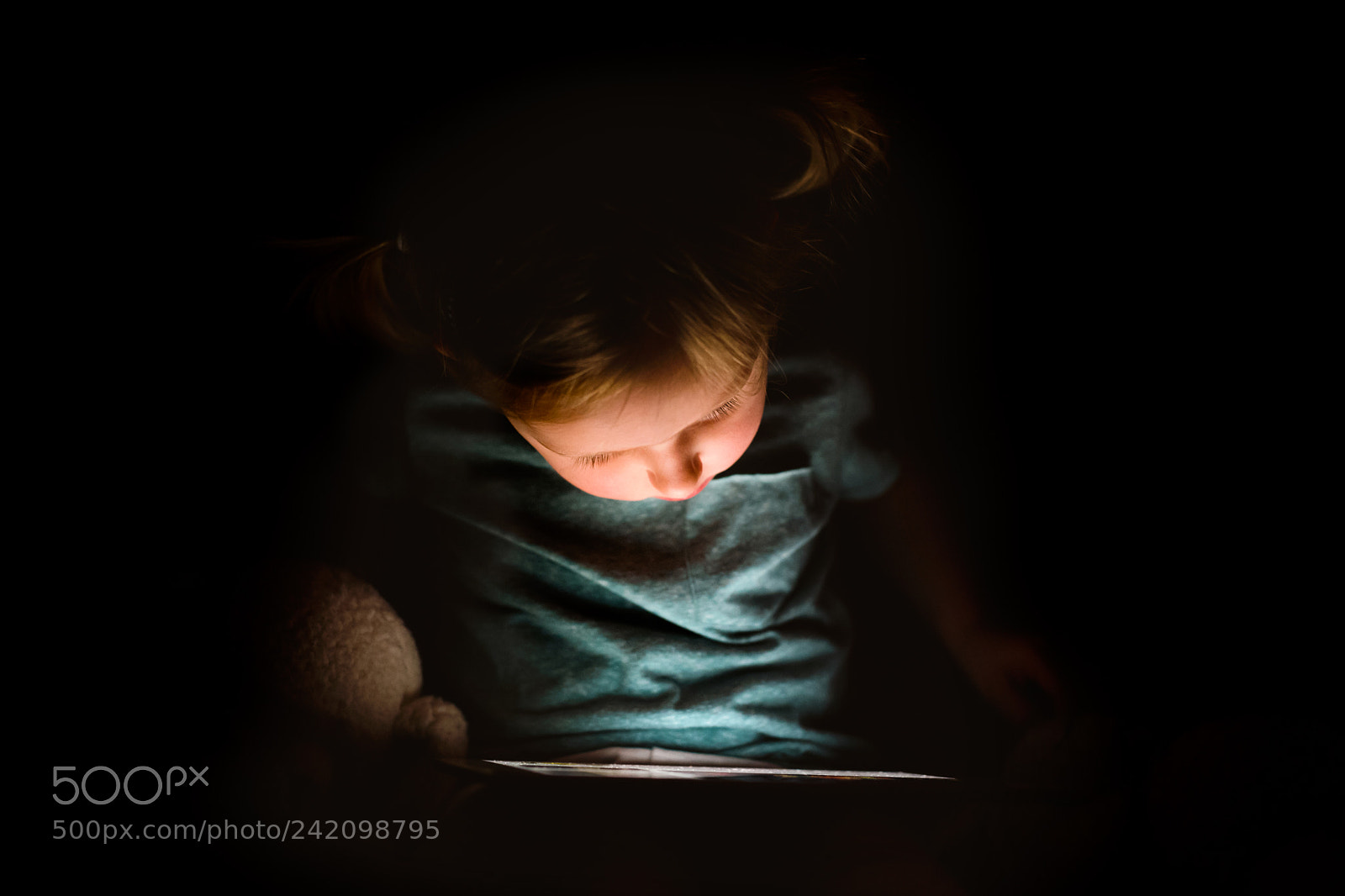 Nikon D5 sample photo. Little girl at home photography