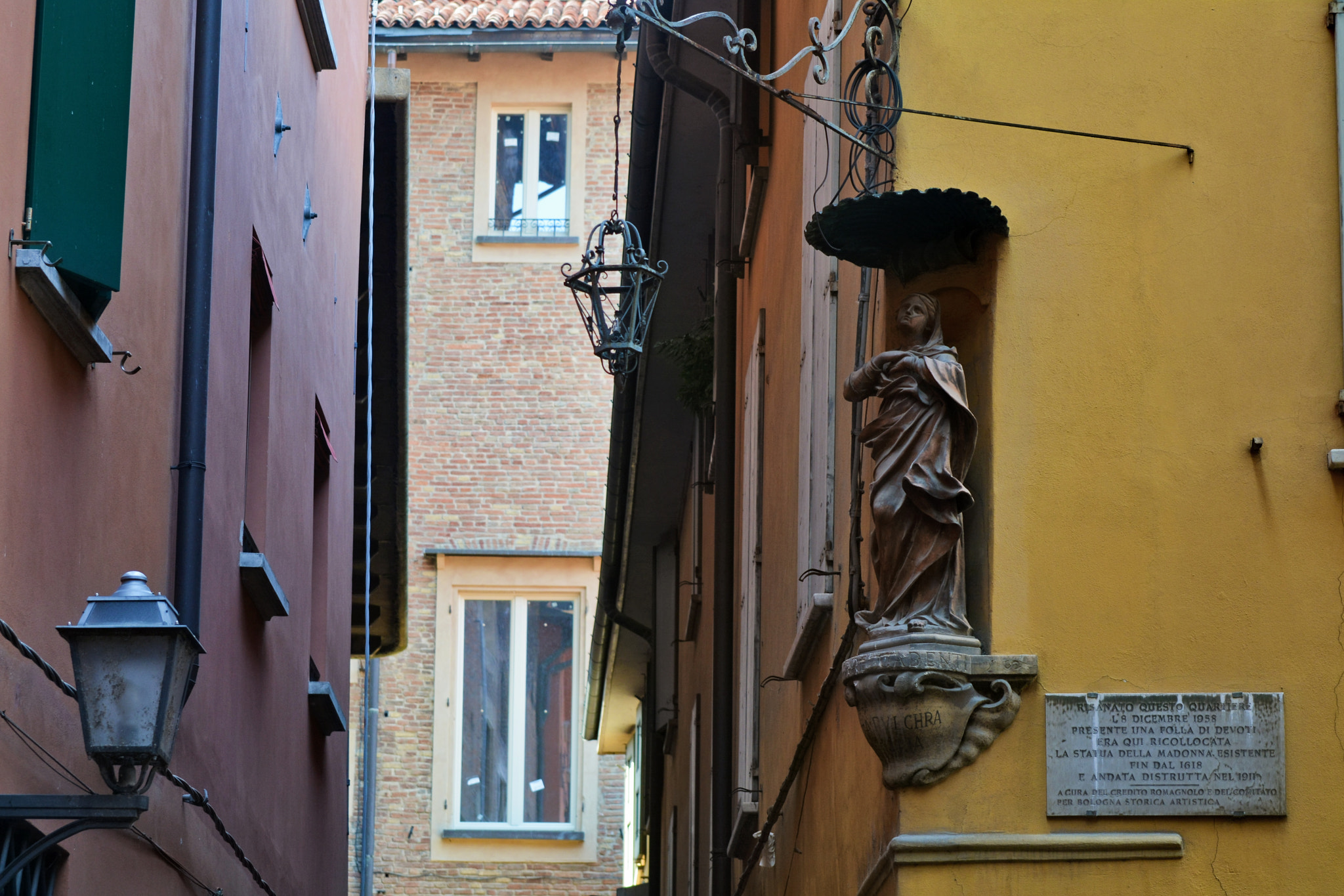 Nikon D7100 sample photo. Madonna on the corner photography