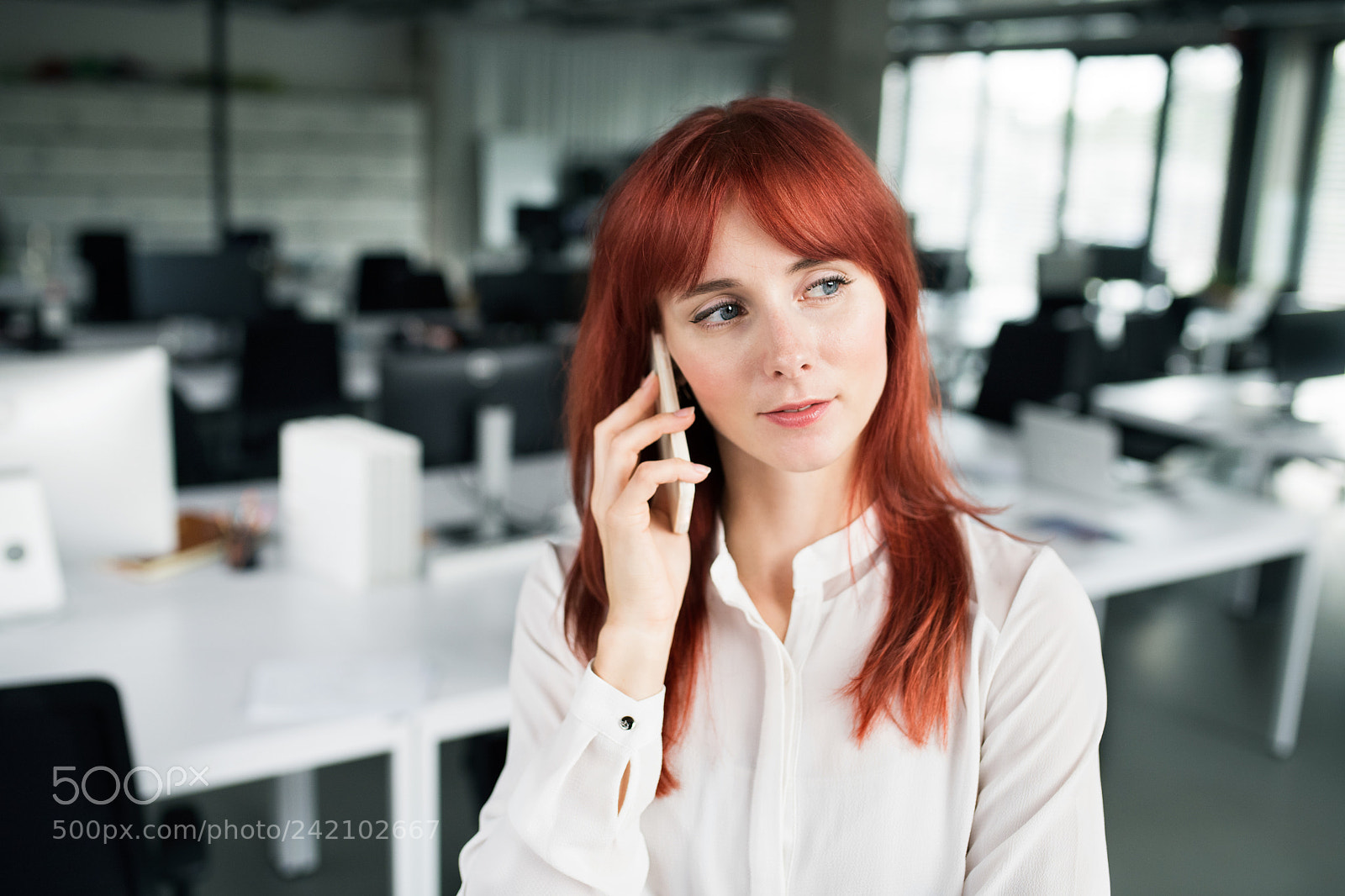 Nikon D5 sample photo. Businesswoman with smartphone in photography