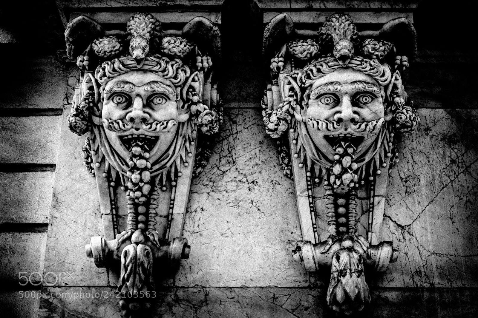 Canon EOS 1300D (EOS Rebel T6 / EOS Kiss X80) sample photo. Facade reliefs photography