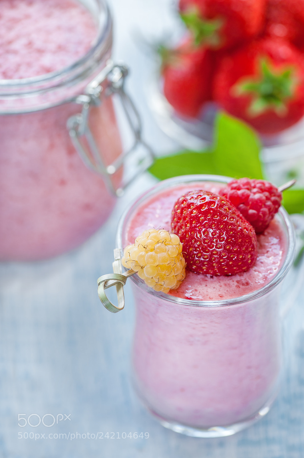 Nikon D700 sample photo. Detox smoothie with strawberries photography