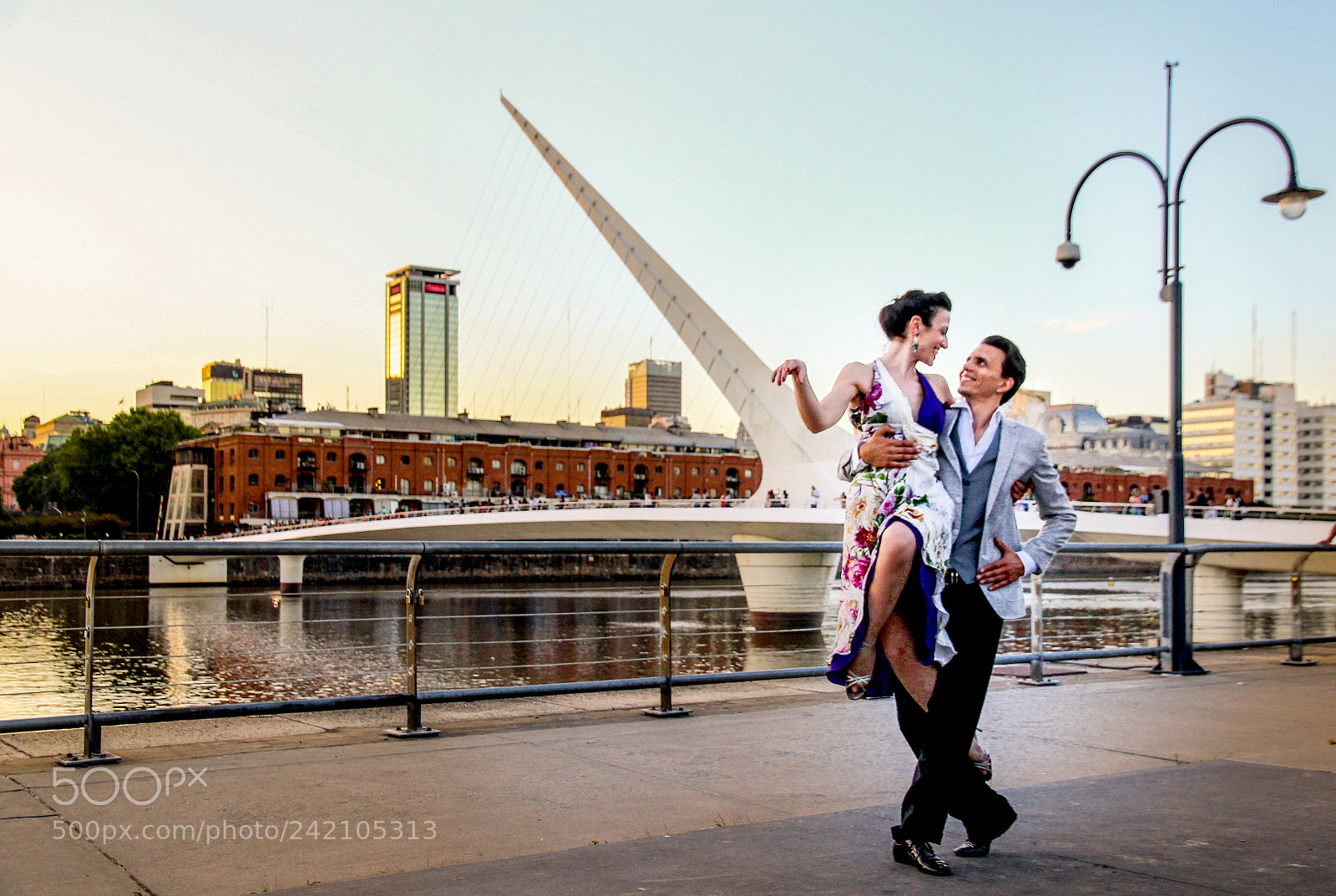 Canon EOS 1200D (EOS Rebel T5 / EOS Kiss X70 / EOS Hi) sample photo. Tango dancers at puente photography