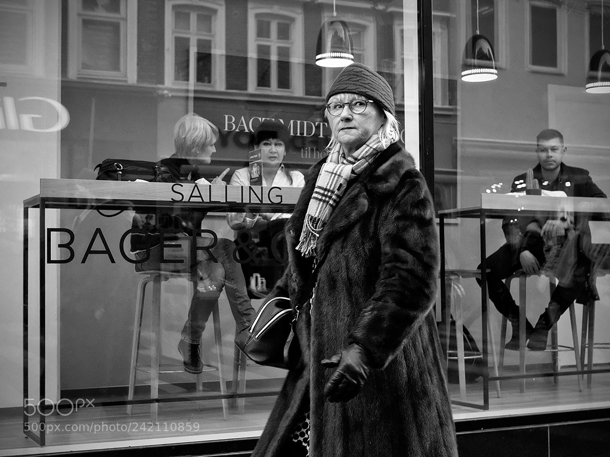 Fujifilm X-Pro2 sample photo. A spectator in the photography