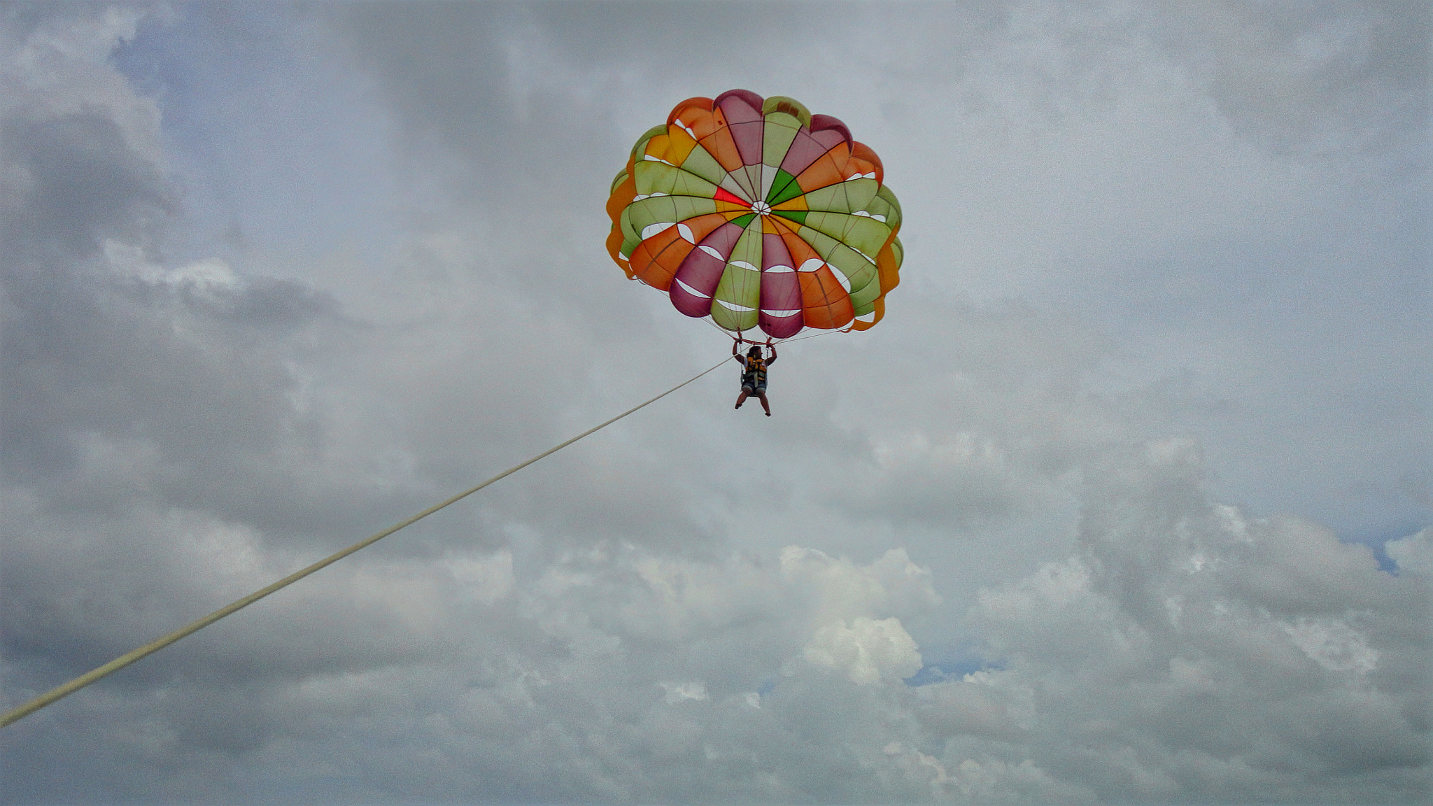 Sony Cyber-shot DSC-W570 sample photo. Parasailing- water sports photography