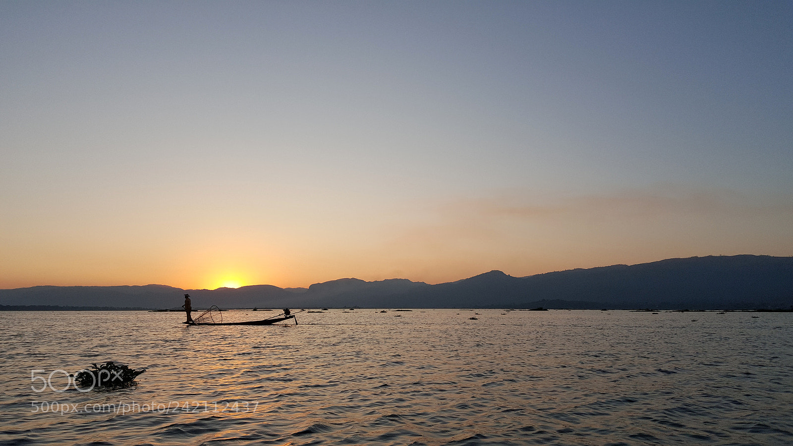 Samsung Galaxy Note5 sample photo. Sunset on inle lake photography