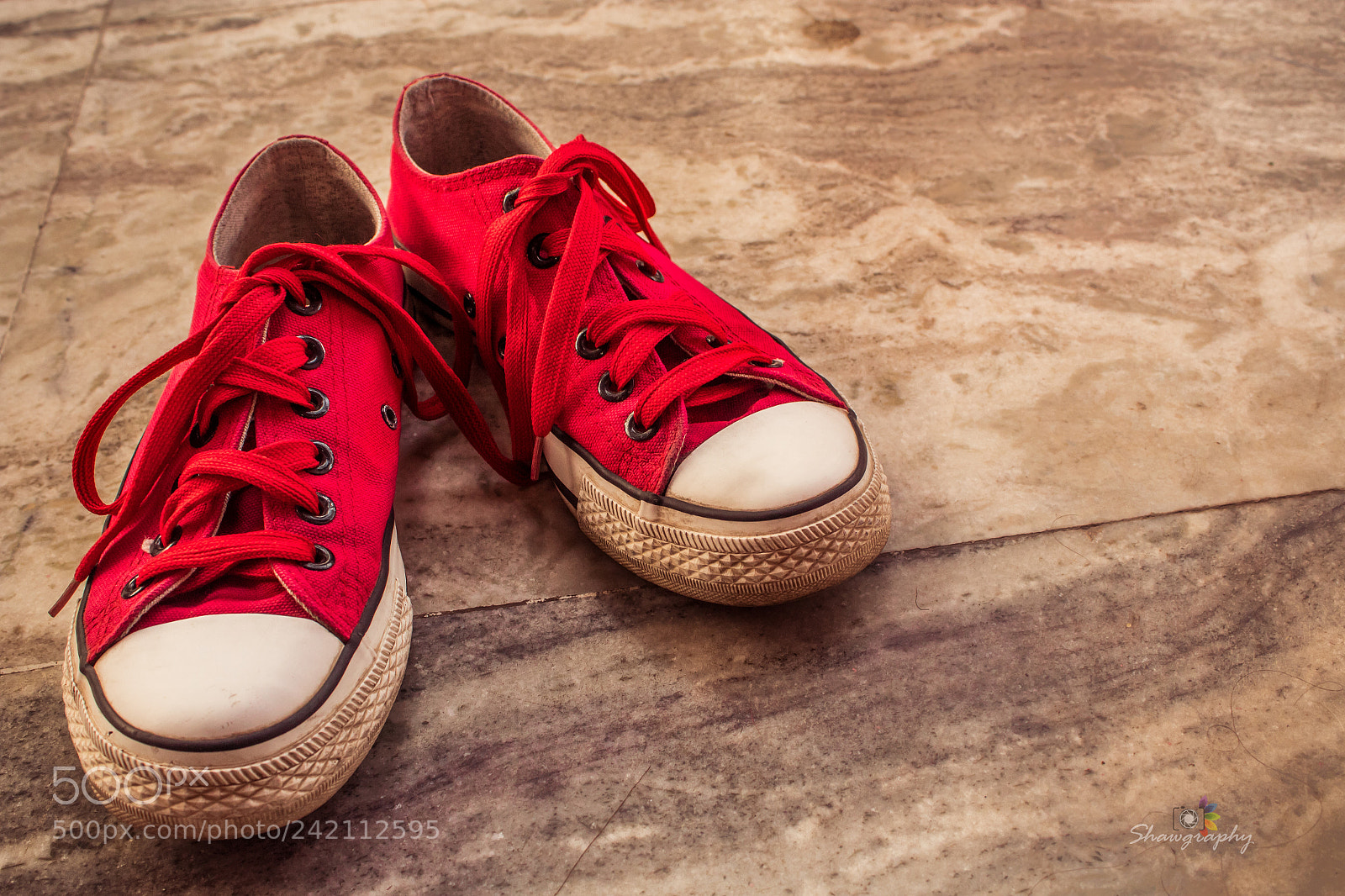 Canon EOS 1300D (EOS Rebel T6 / EOS Kiss X80) sample photo. Shoe photography