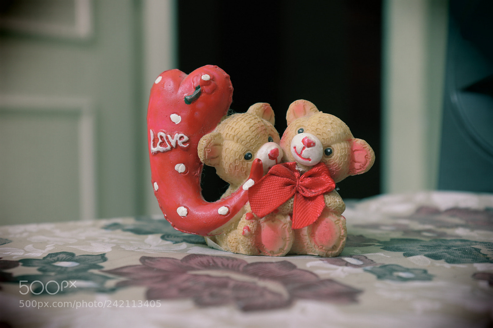 Canon EOS 200D (EOS Rebel SL2 / EOS Kiss X9) sample photo. Love photography