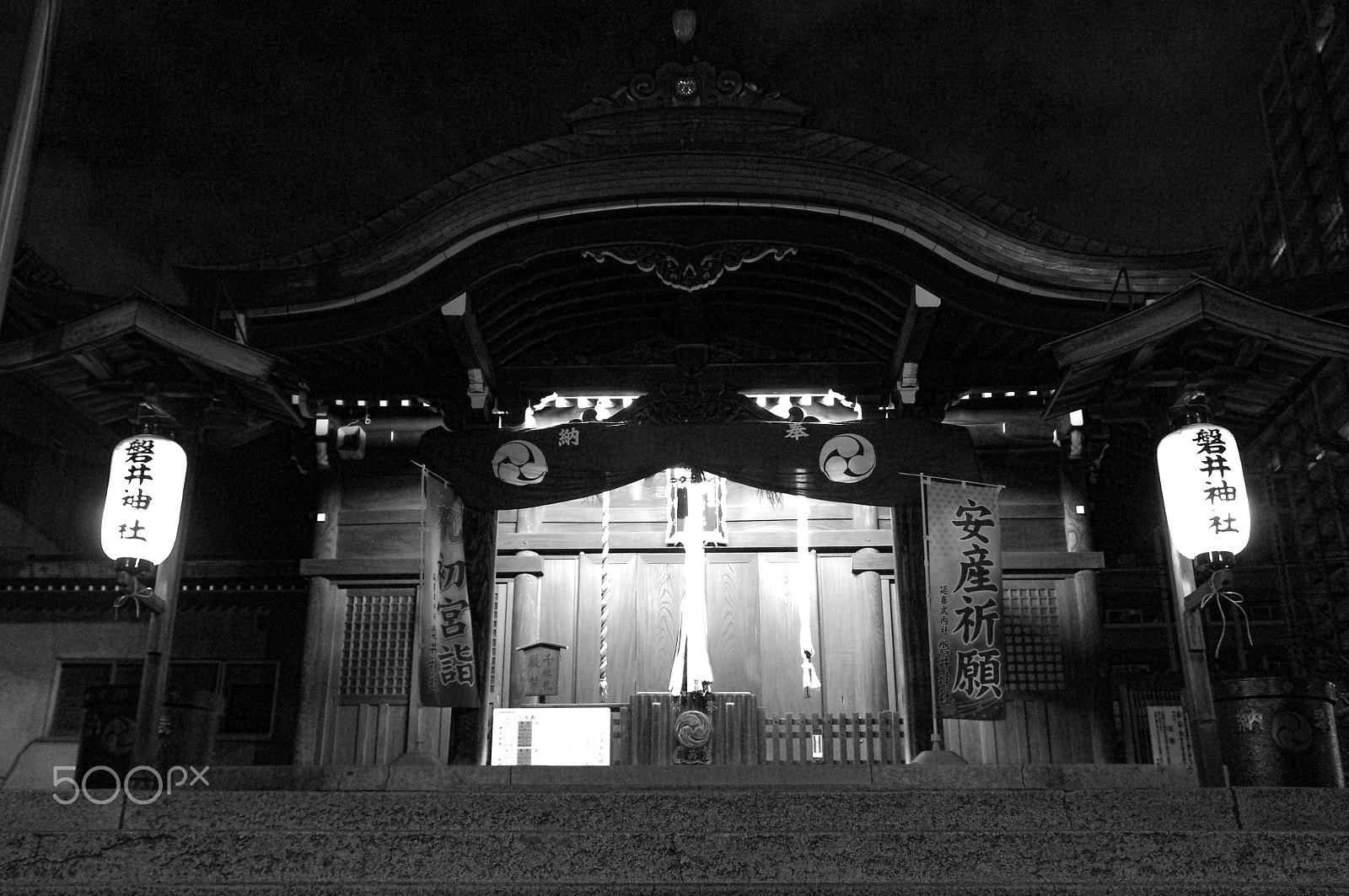 Pentax K-x + Sigma 17-70mm F2.8-4 DC Macro OS HSM sample photo. Shrine at night photography