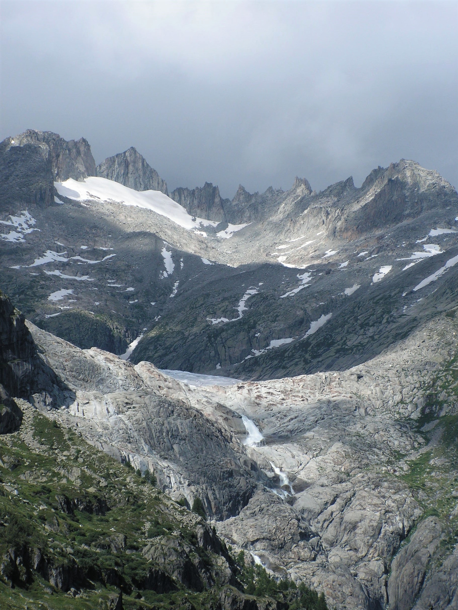 KONICA MINOLTA DiMAGE Z20 sample photo. Sunday outing, swiss alps photography