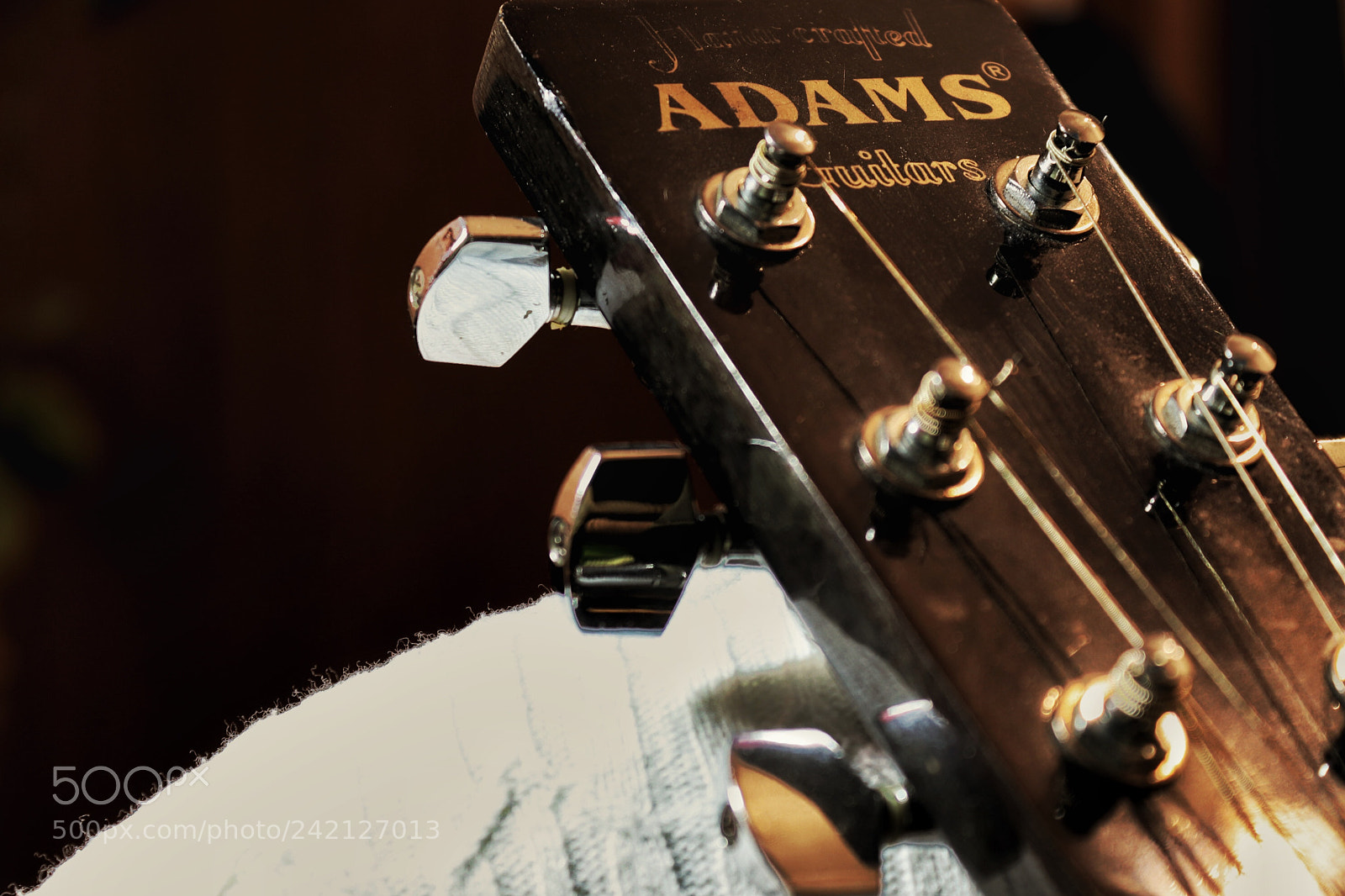 Canon EOS 200D (EOS Rebel SL2 / EOS Kiss X9) sample photo. The guitar photography