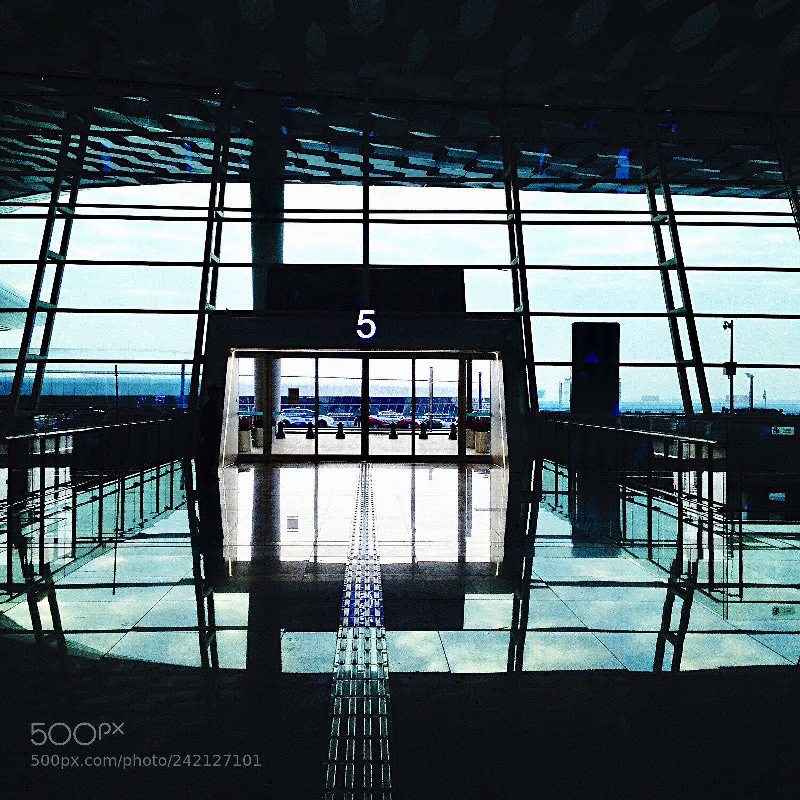 Apple iPhone 4S sample photo. Airport of shenzhen photography