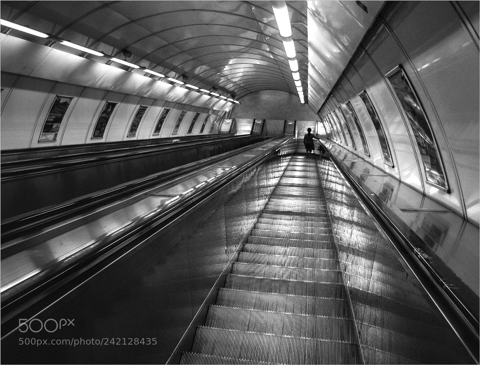 Canon EOS 10D sample photo. Prague underground, mustek station photography