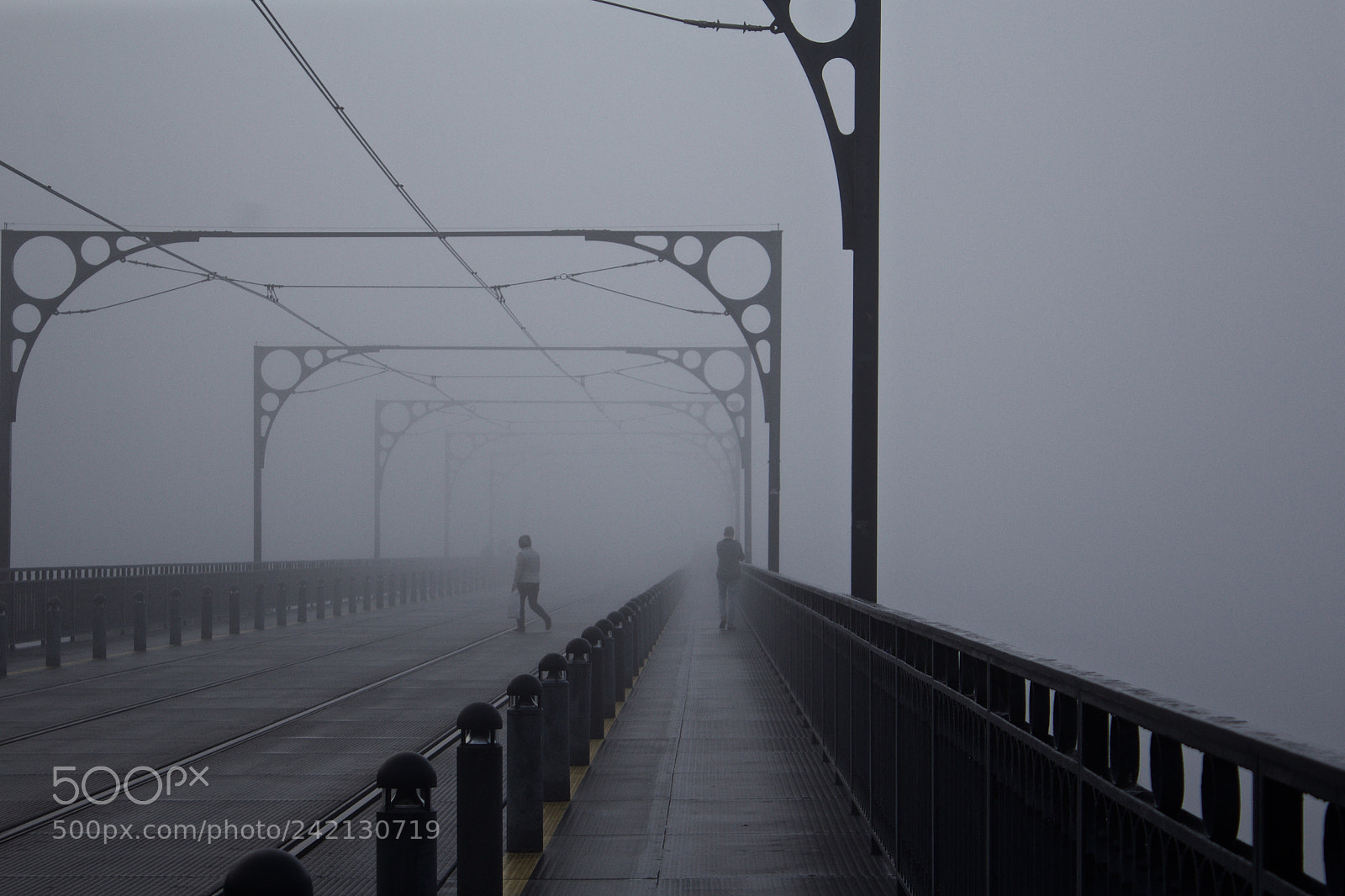 Canon EOS 1200D (EOS Rebel T5 / EOS Kiss X70 / EOS Hi) sample photo. Foggy porto. photography