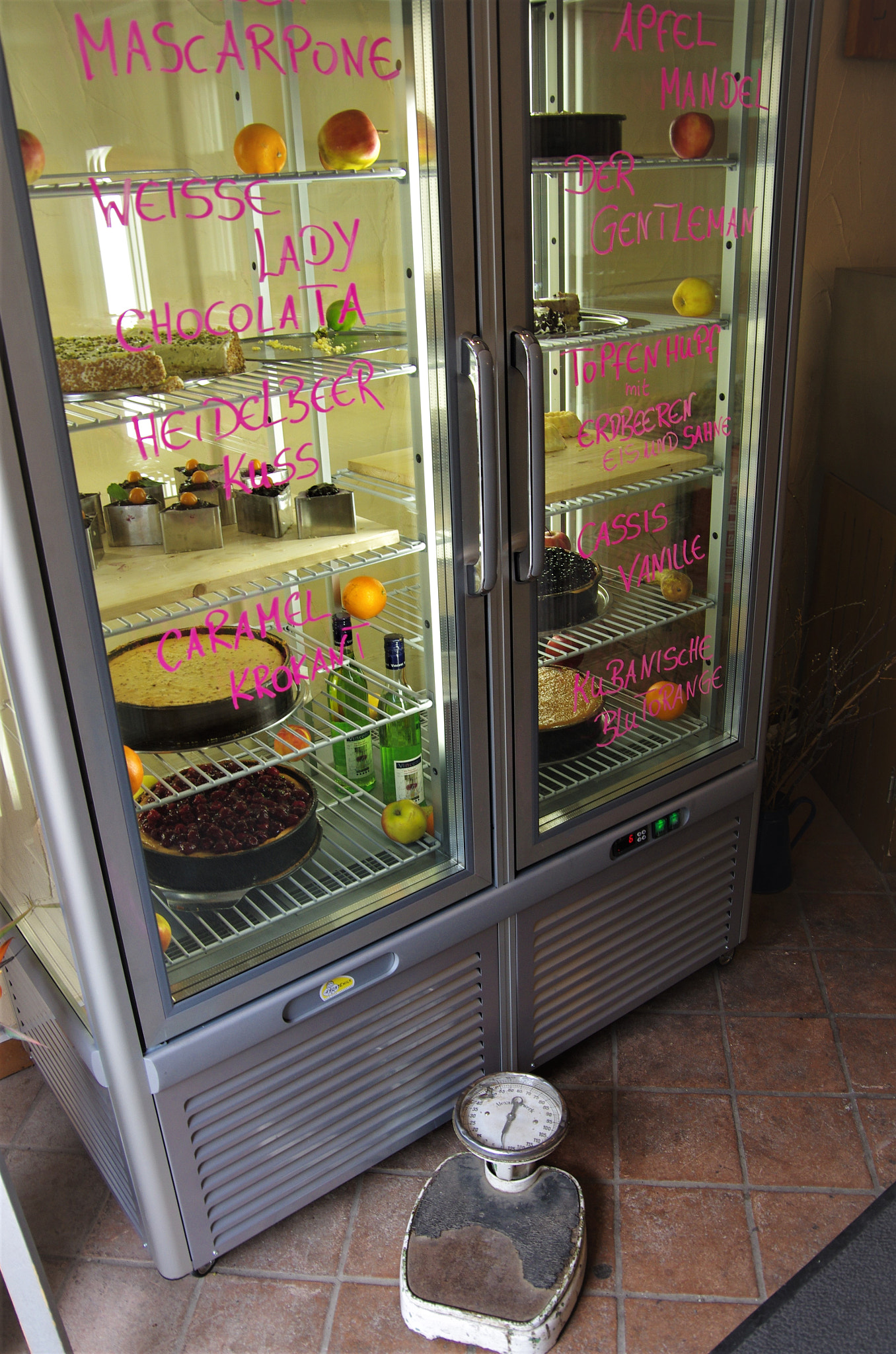 Pentax K-5 IIs sample photo. Cake fridge with scale photography