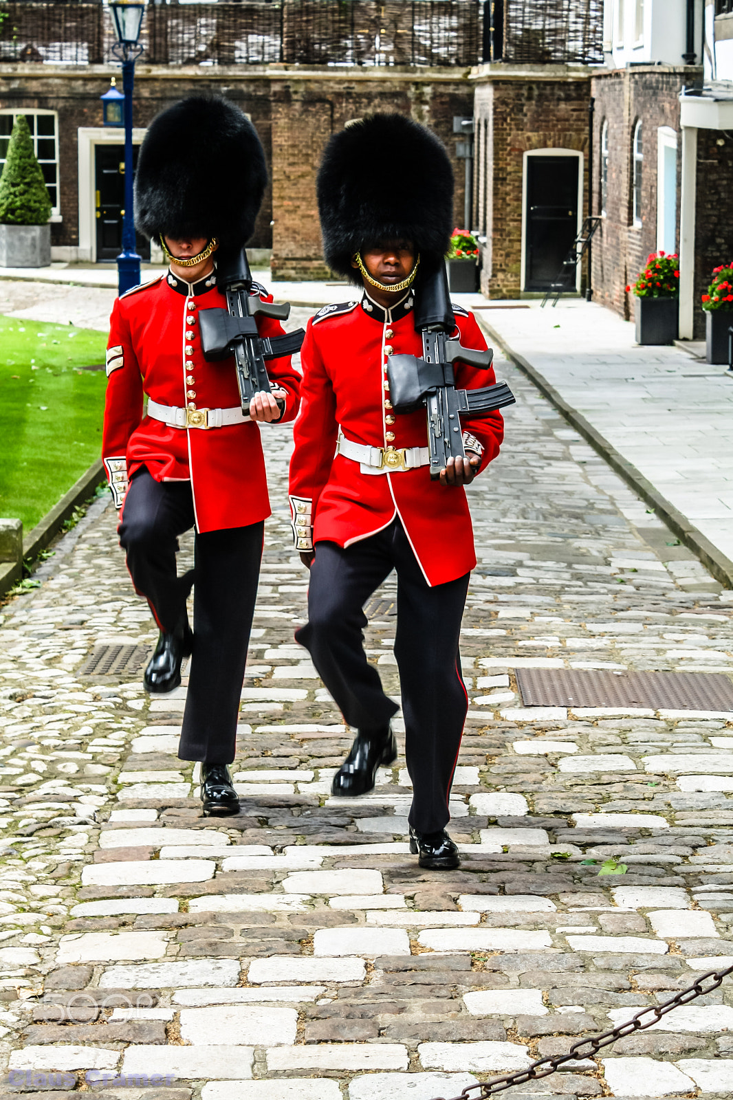 Canon EOS 450D (EOS Rebel XSi / EOS Kiss X2) sample photo. Queen's guard photography