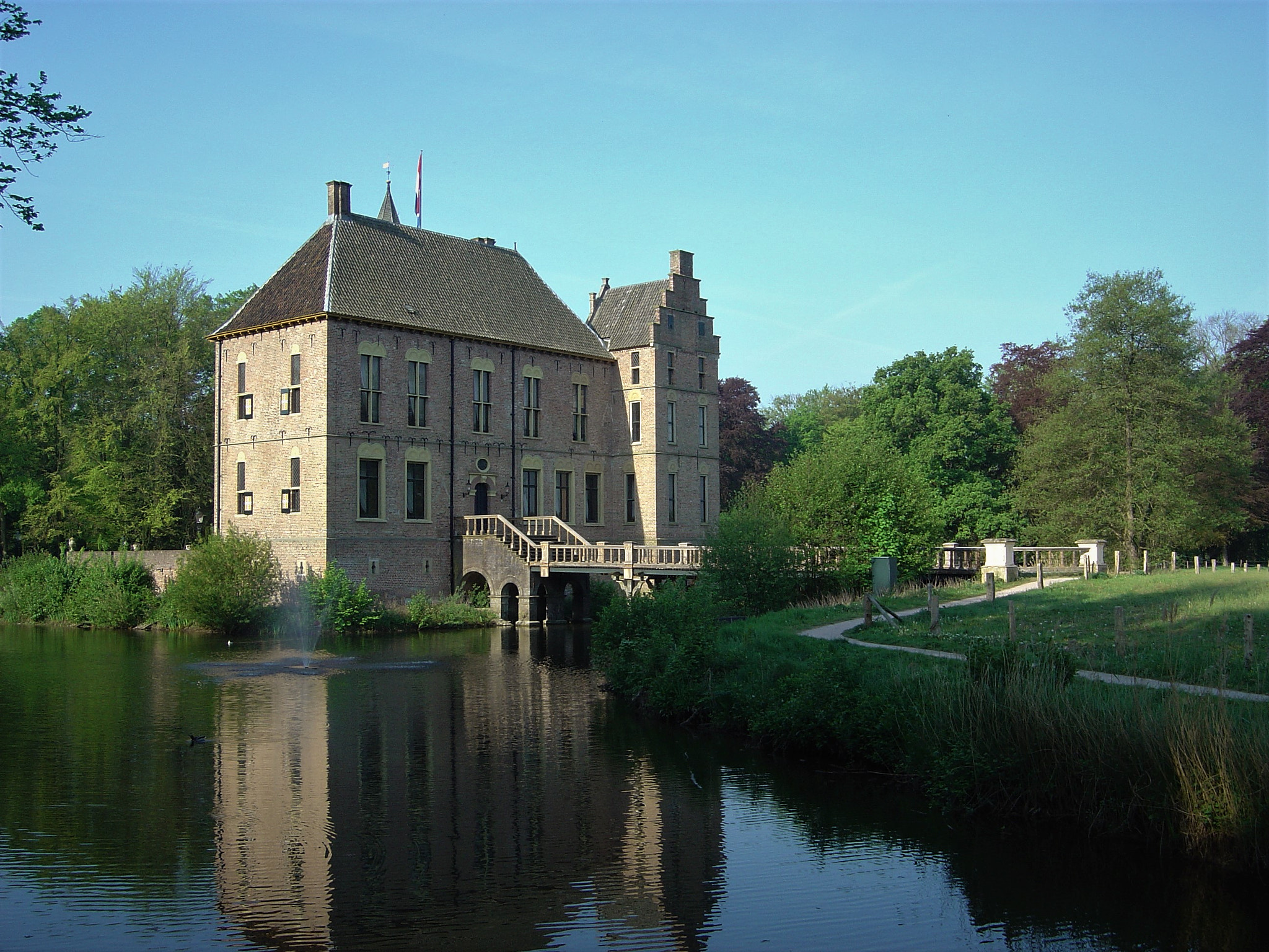 Sony DSC-P10 sample photo. Vorden castle photography