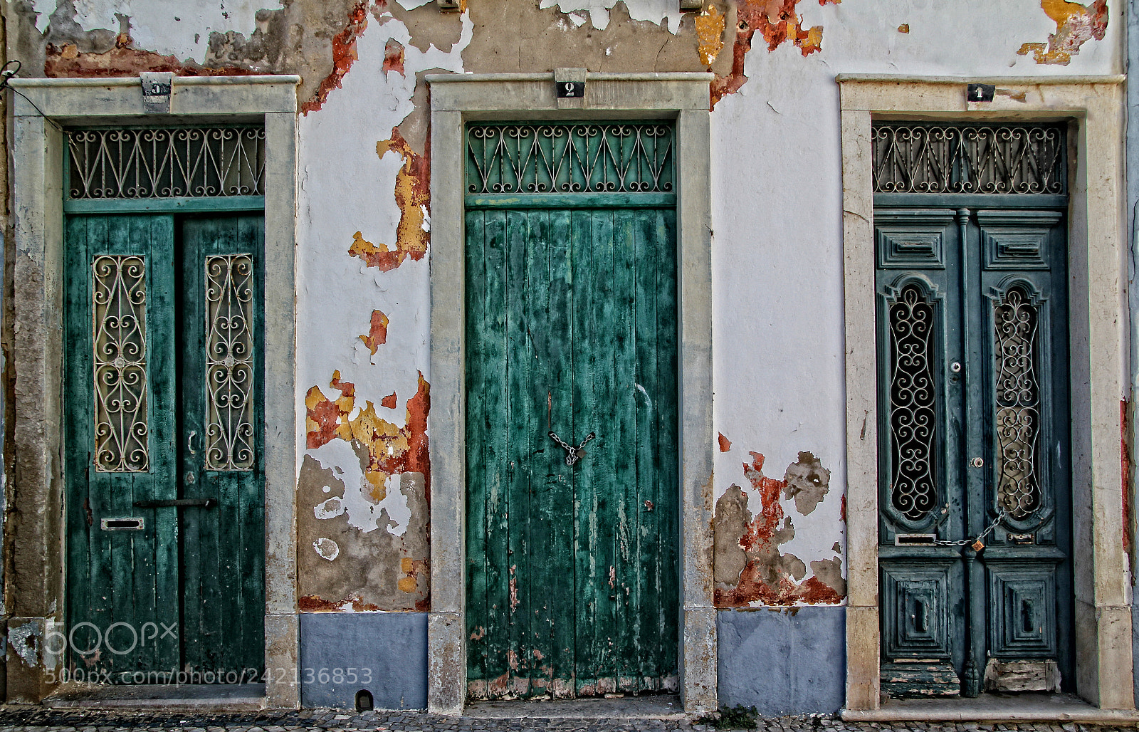 Canon EOS 550D (EOS Rebel T2i / EOS Kiss X4) sample photo. Decayed doors photography