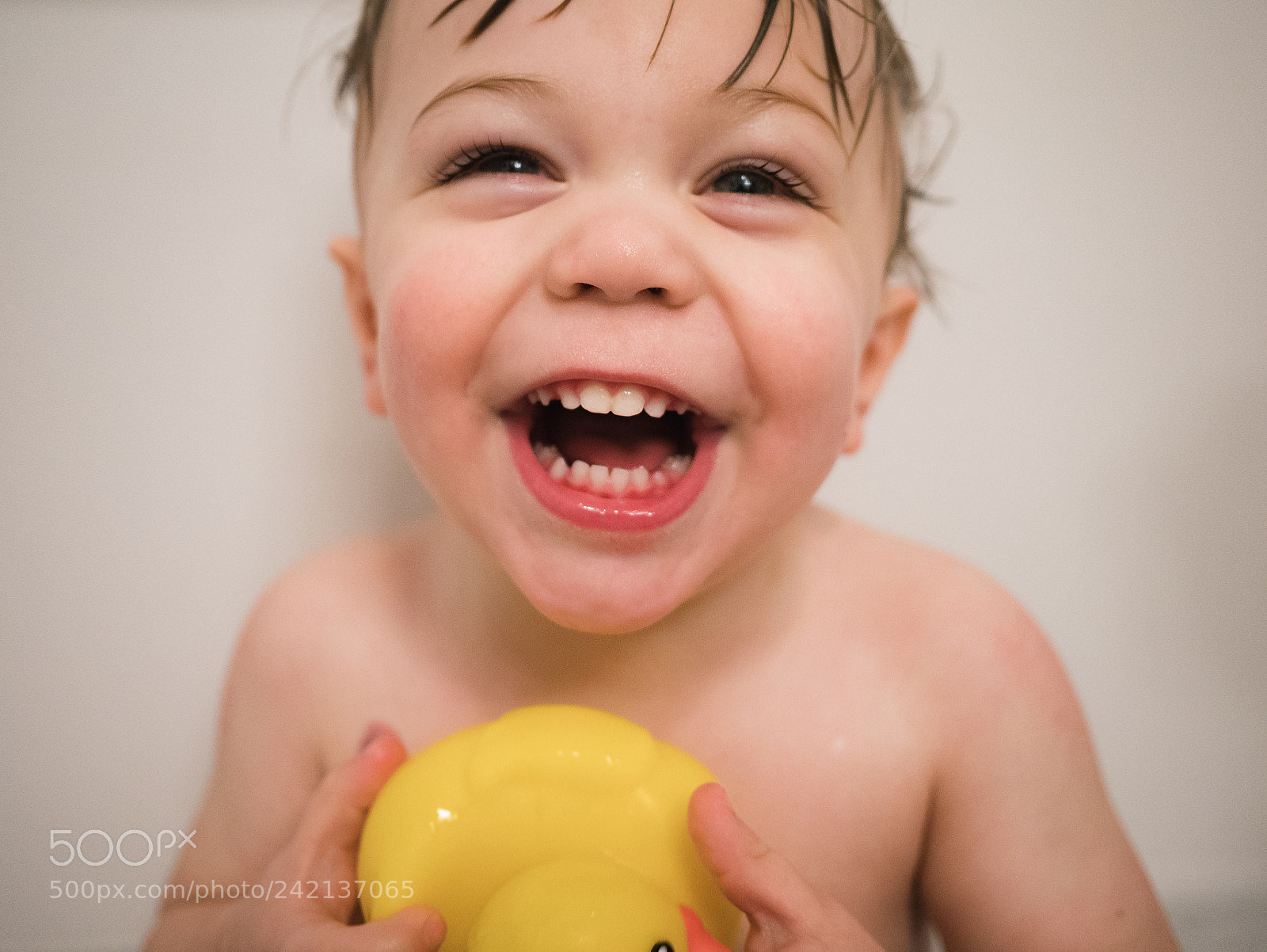 Panasonic Lumix DMC-GX85 (Lumix DMC-GX80 / Lumix DMC-GX7 Mark II) sample photo. Bath time fun photography