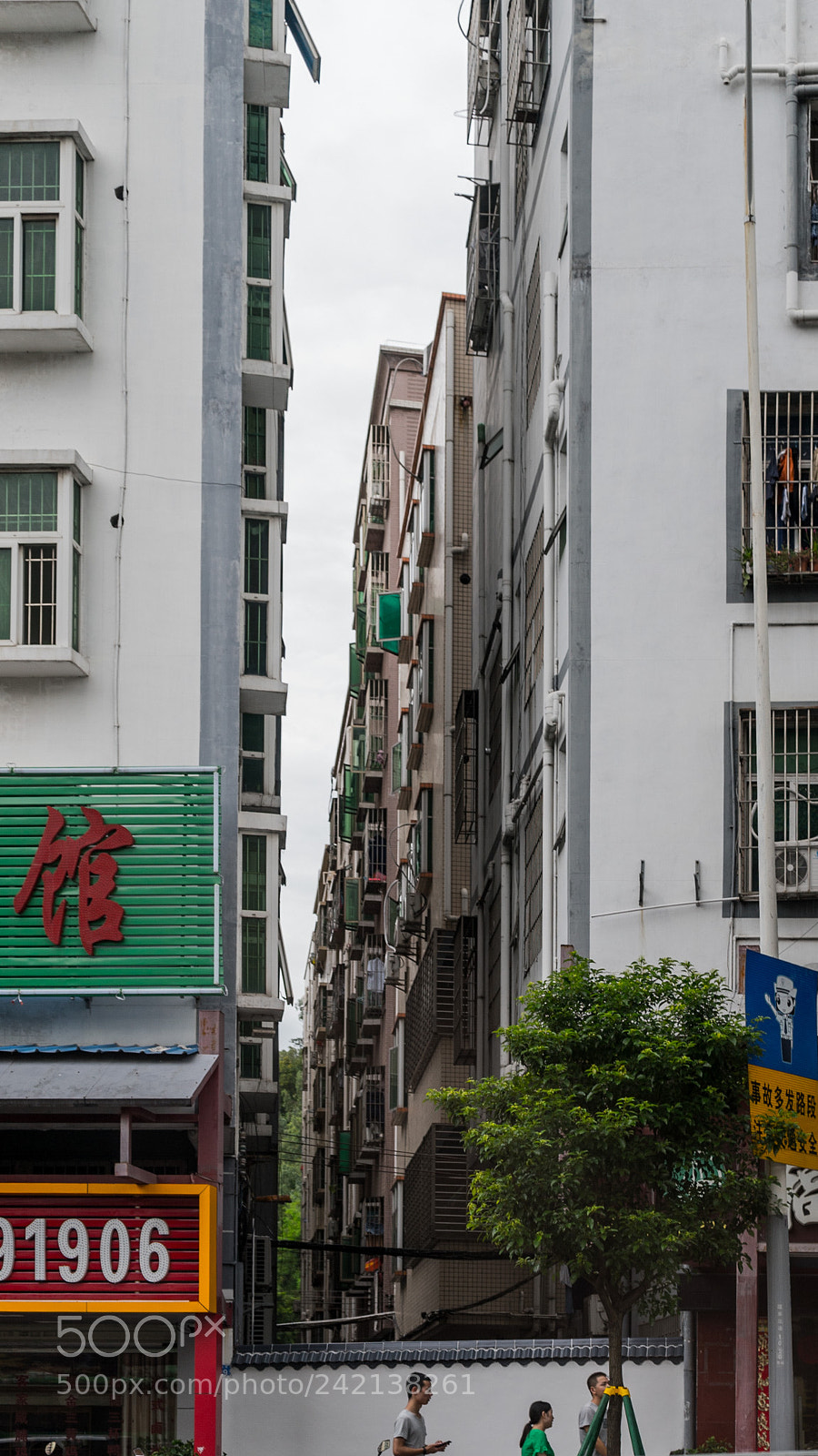 Sony a7S sample photo. Narrow space photography