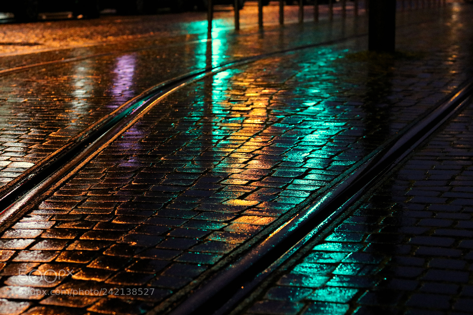 Canon EOS 80D + Canon EF 50mm F1.8 STM sample photo. Lights on cobblestones photography