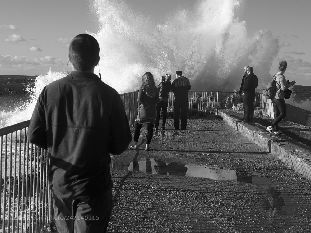 Olympus OM-D E-M5 II sample photo. Wave photography