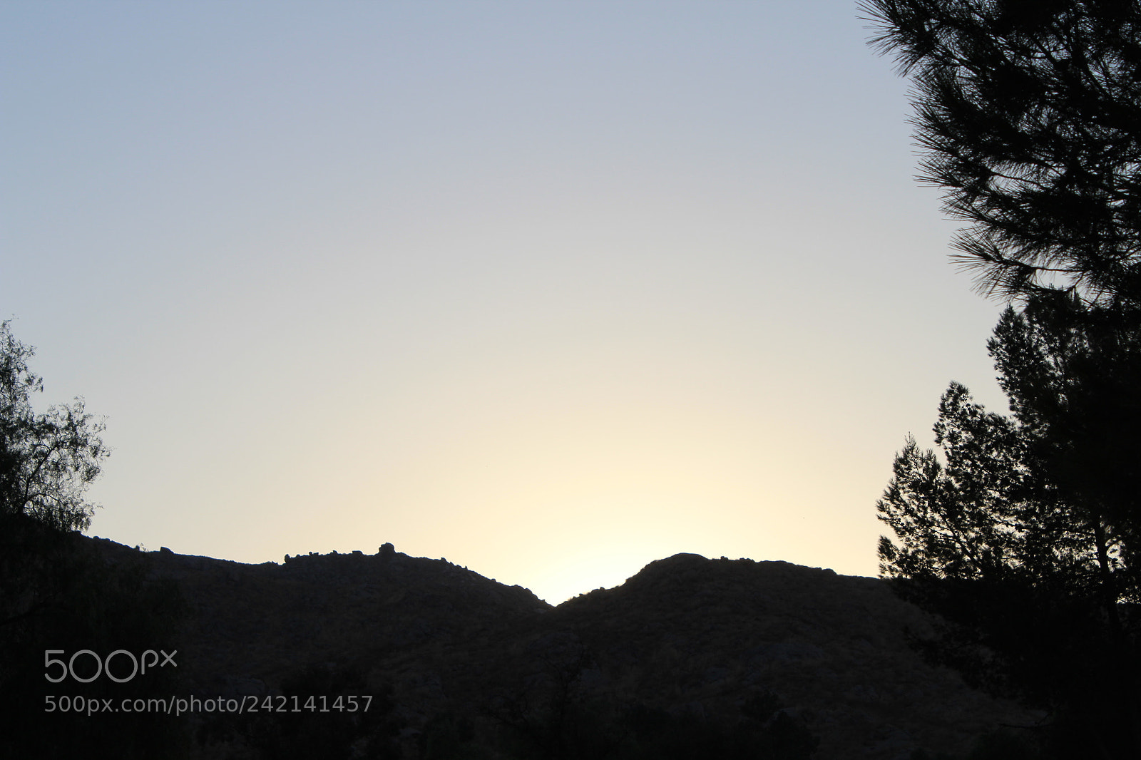 Canon EOS 1300D (EOS Rebel T6 / EOS Kiss X80) sample photo. Peaking sun photography