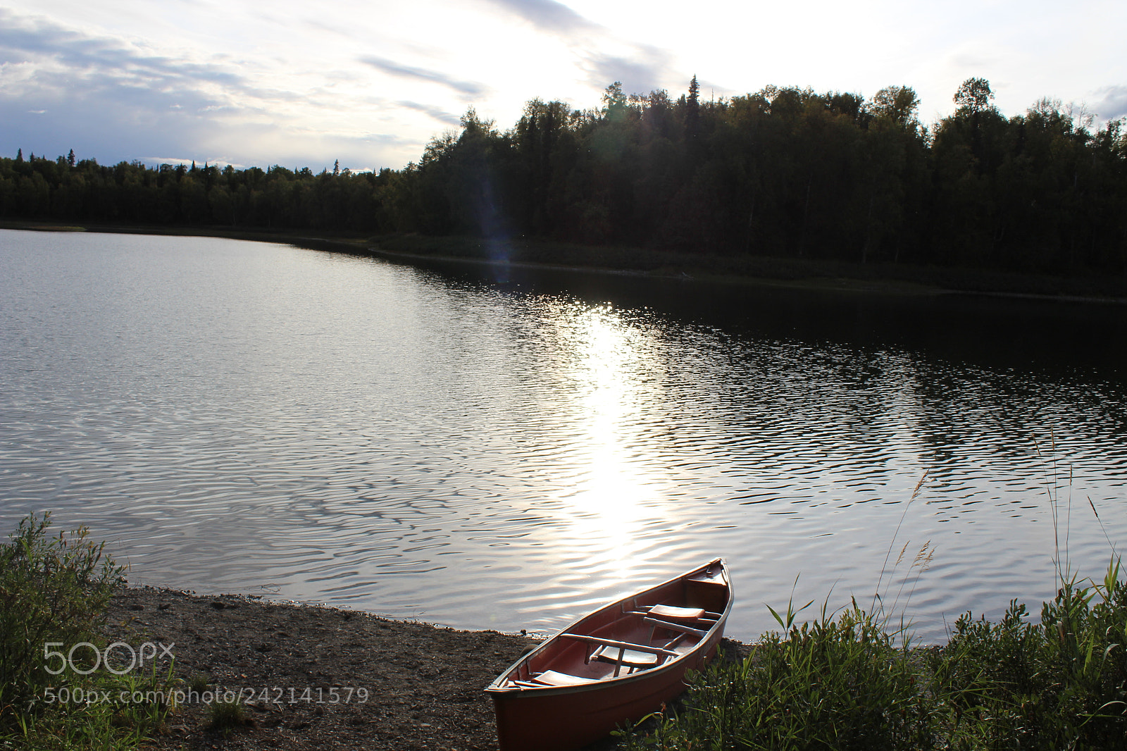 Canon EOS 1300D (EOS Rebel T6 / EOS Kiss X80) sample photo. Lonely boat photography