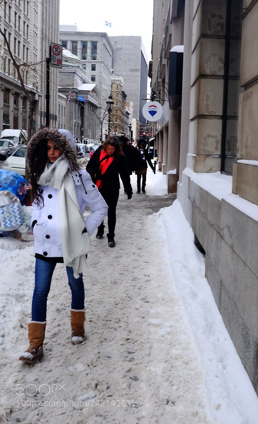 Fujifilm X-T1 sample photo. Sidewalk walkers photography