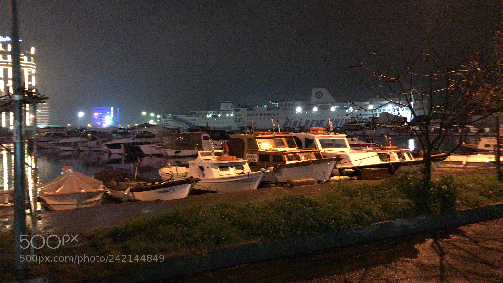 Apple iPhone 7 sample photo. Seaport night.. photography