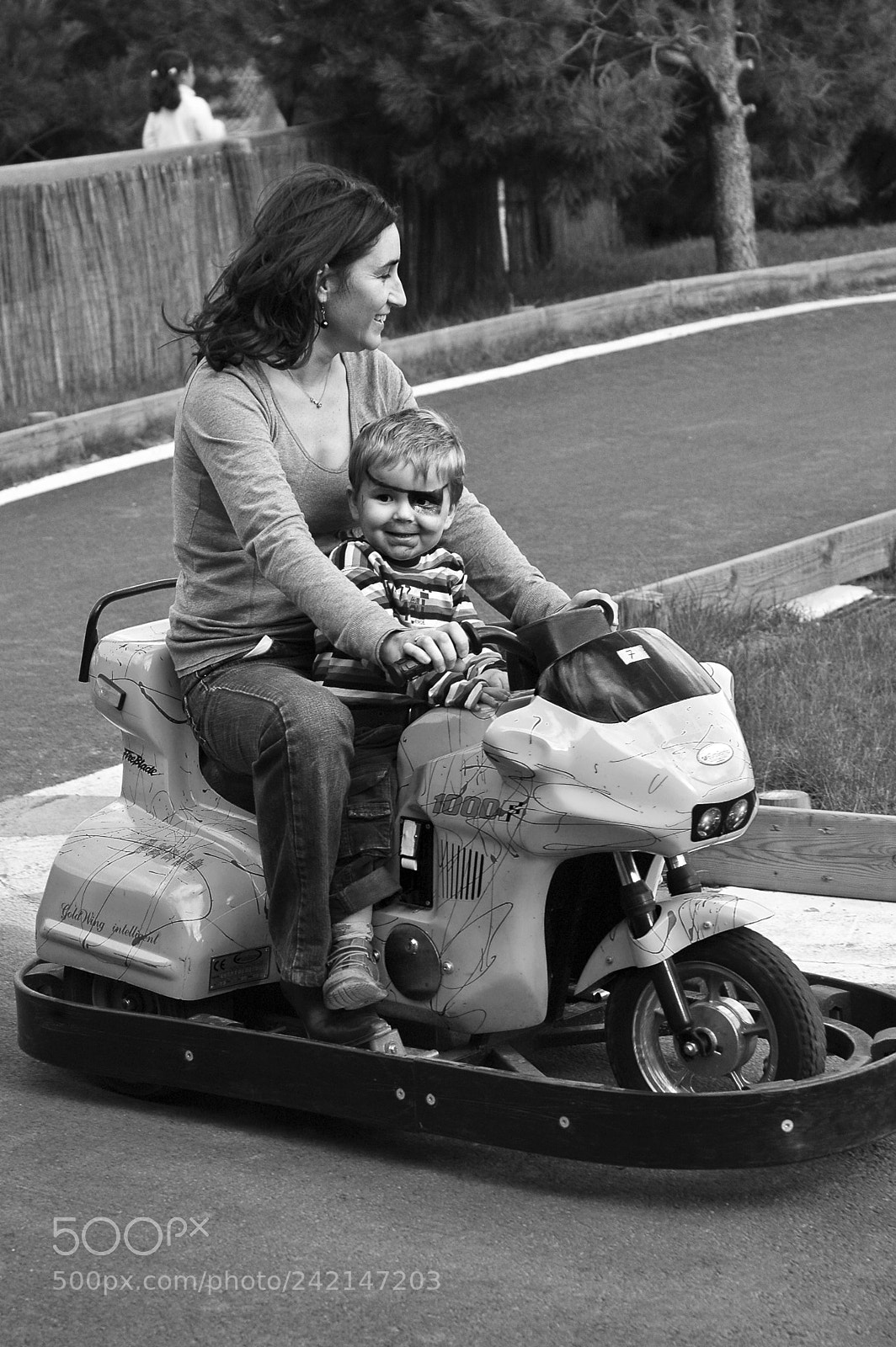 Nikon D70s sample photo. La felicidad photography