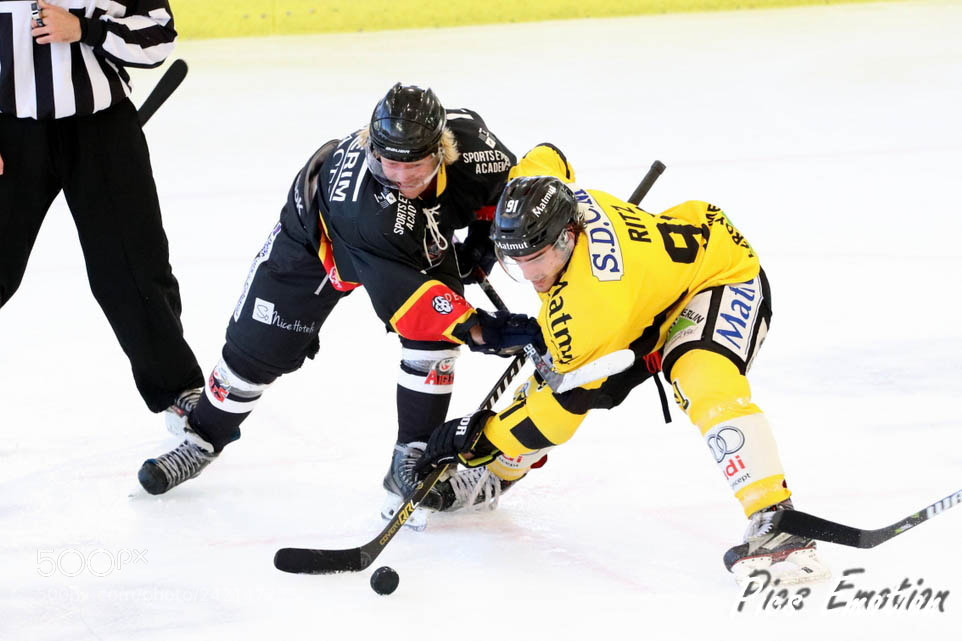 Canon EOS 77D (EOS 9000D / EOS 770D) sample photo. Ice hockey photography