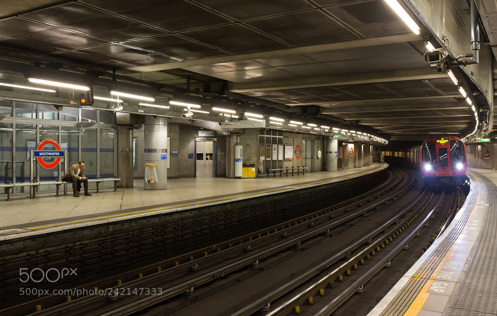 Canon EOS 100D (EOS Rebel SL1 / EOS Kiss X7) sample photo. Underground lines photography