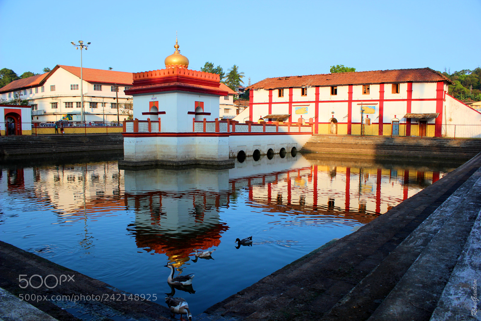 Canon EOS 550D (EOS Rebel T2i / EOS Kiss X4) sample photo. Old shiva temple photography