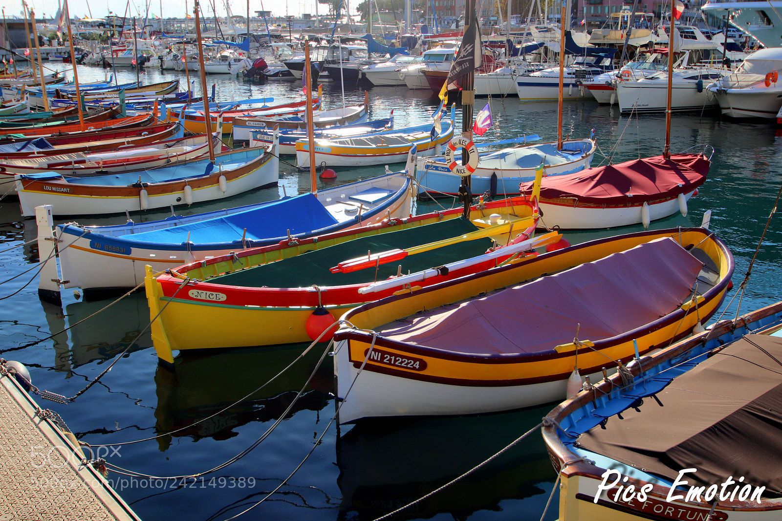 Canon EOS 77D (EOS 9000D / EOS 770D) sample photo. Colored boat nice cote photography