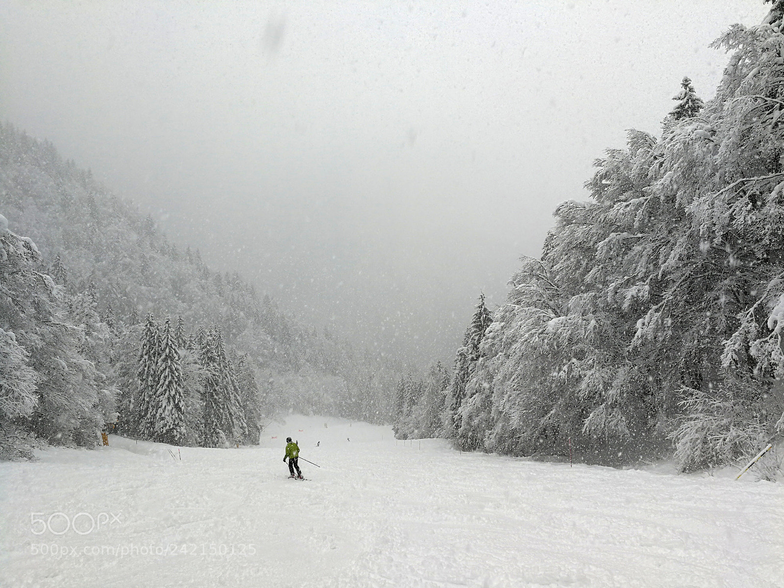 HUAWEI Mate 9 sample photo. Snowstorm skiing photography