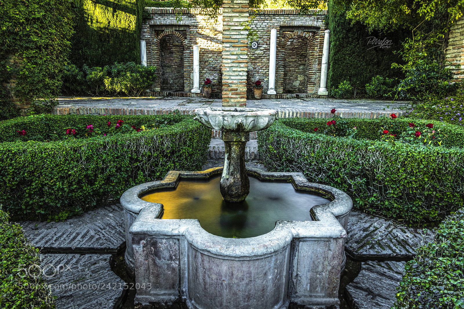 Sony SLT-A68 sample photo. Fuente en la alcazaba photography