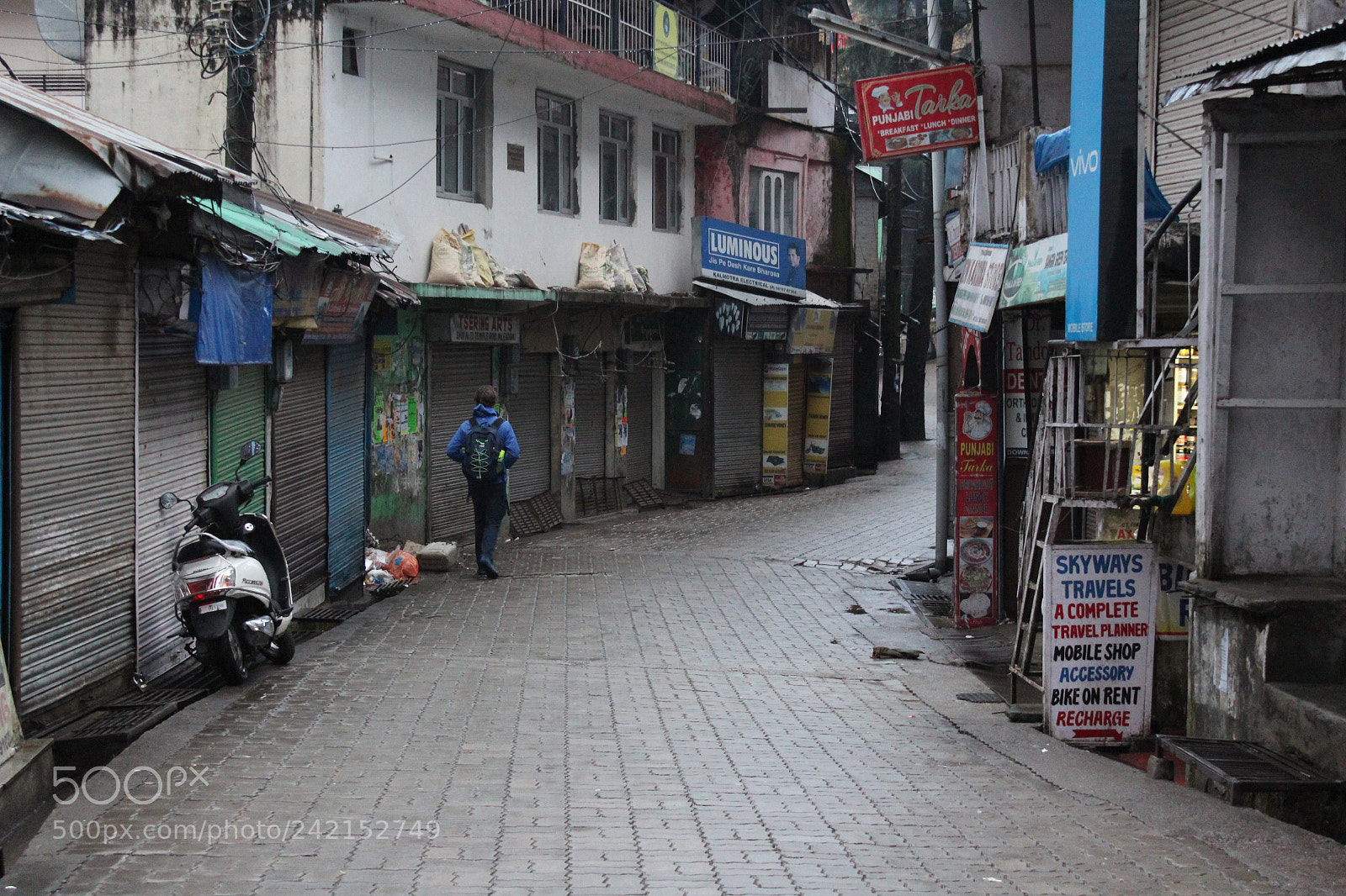 Canon EOS 1300D (EOS Rebel T6 / EOS Kiss X80) sample photo. Streets of mcleod ganj photography