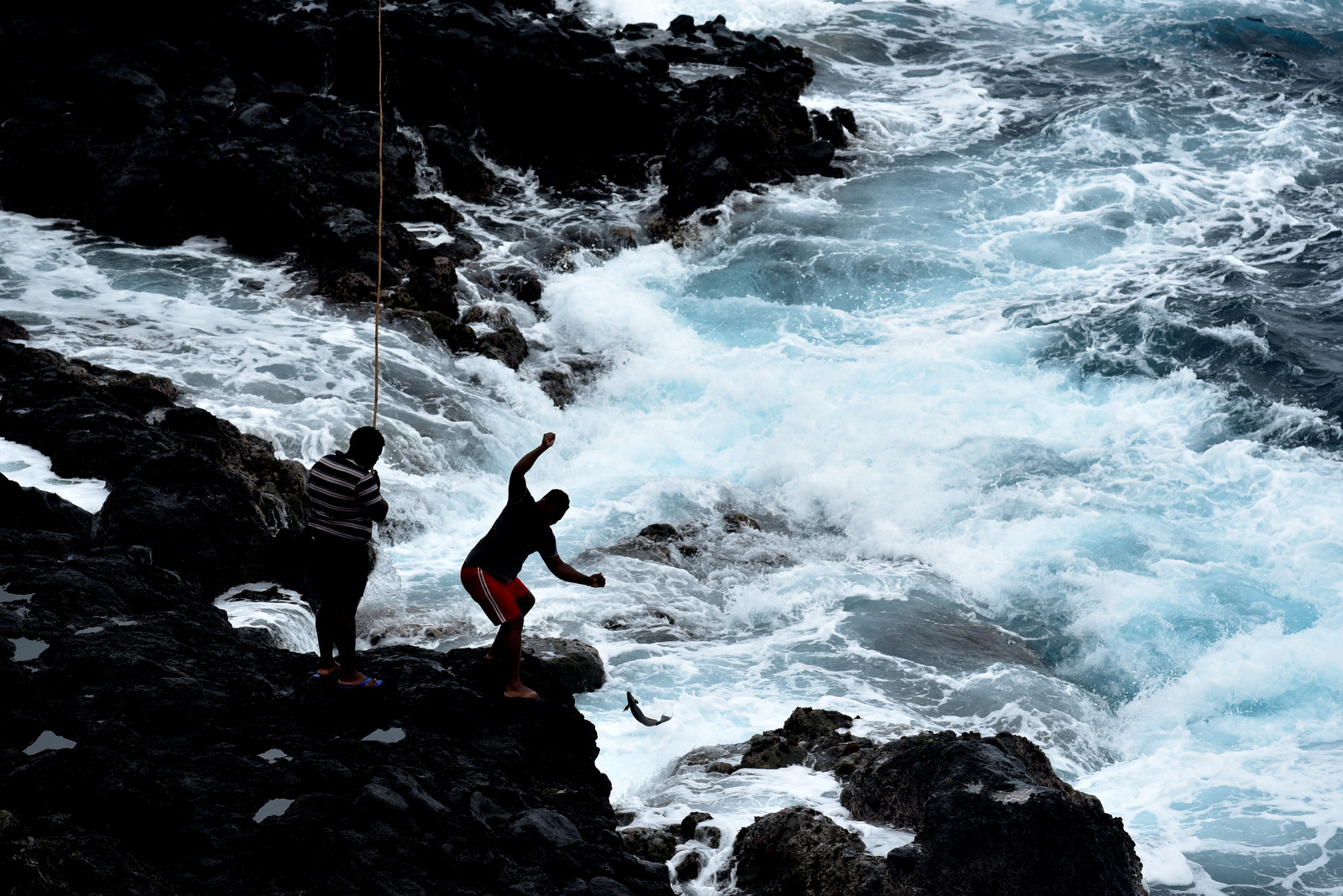 Nikon AF-S Nikkor 70-200mm F4G ED VR sample photo. Ile de la réunion, pêcheurs à la gaulette photography