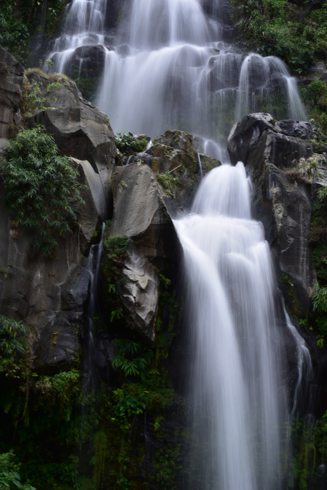 Nikon AF-S Nikkor 70-200mm F4G ED VR sample photo. Cascades, île de la réunion photography