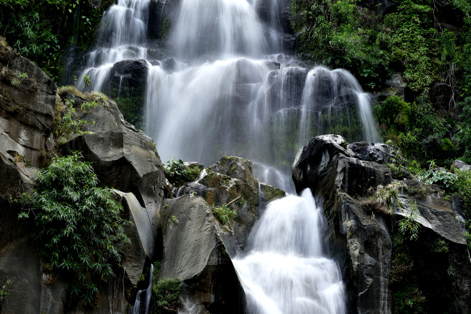 Nikon AF-S Nikkor 70-200mm F4G ED VR sample photo. Cascades, île de la réunion photography