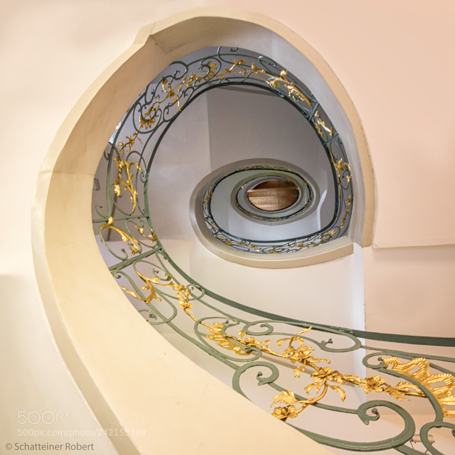Canon EOS 550D (EOS Rebel T2i / EOS Kiss X4) sample photo. Staircase house photography