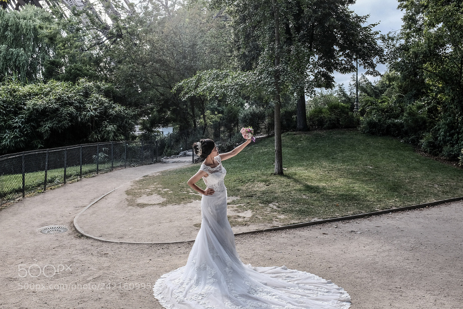 Fujifilm X100T sample photo. Bride in paris, aug. 2016 photography