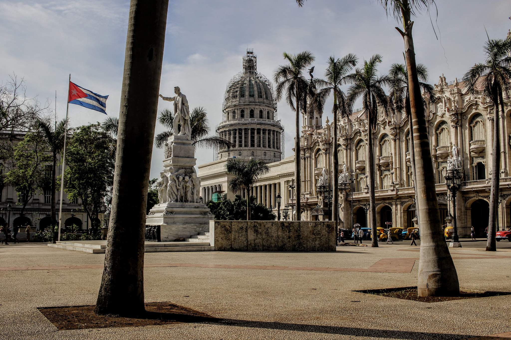 Canon EOS 100D (EOS Rebel SL1 / EOS Kiss X7) + Canon EF-S 24mm F2.8 STM sample photo. A different perspective on capitol in havana, cuba photography