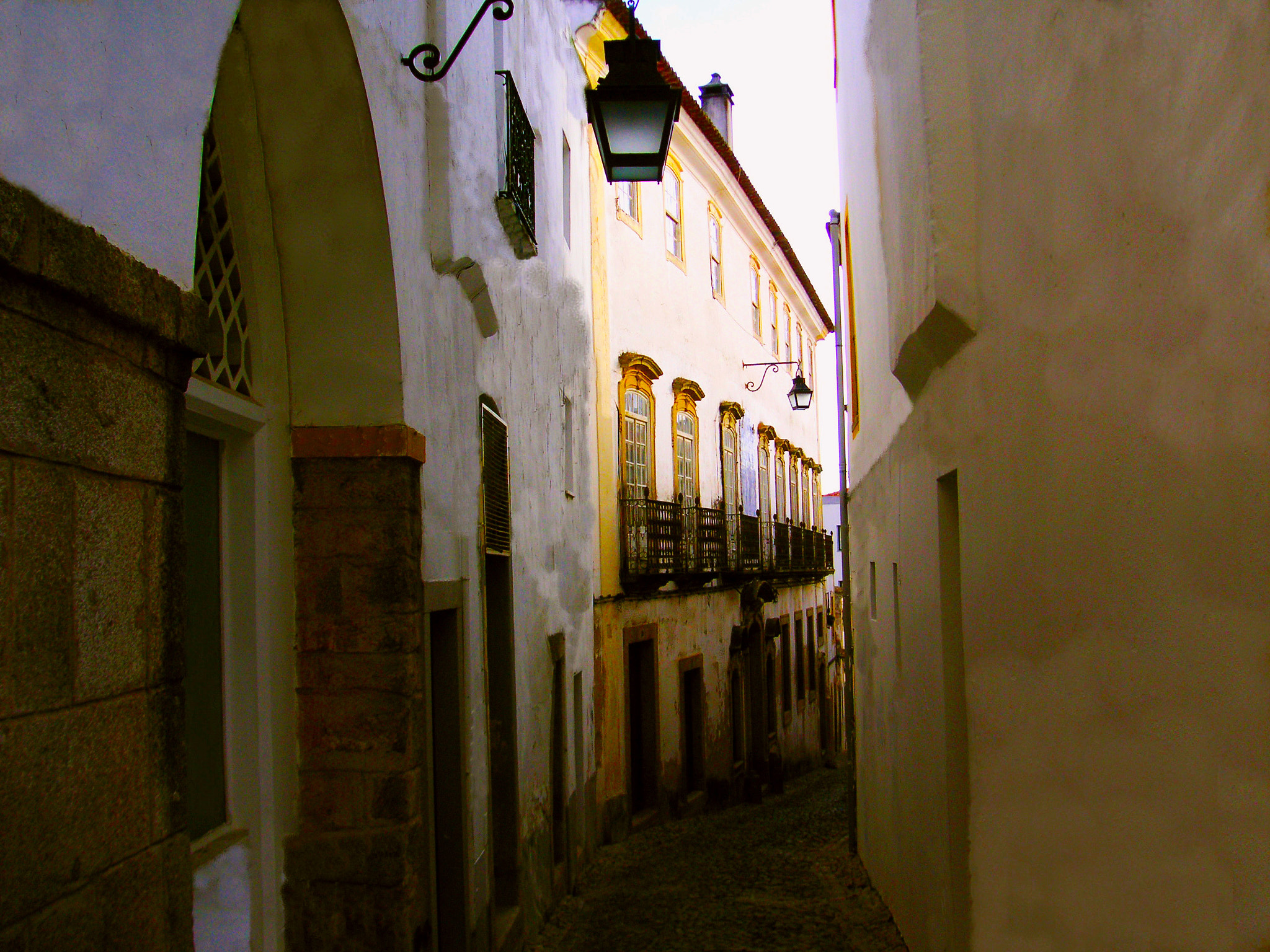 KONICA MINOLTA DiMAGE X50 sample photo. Calle. evora photography
