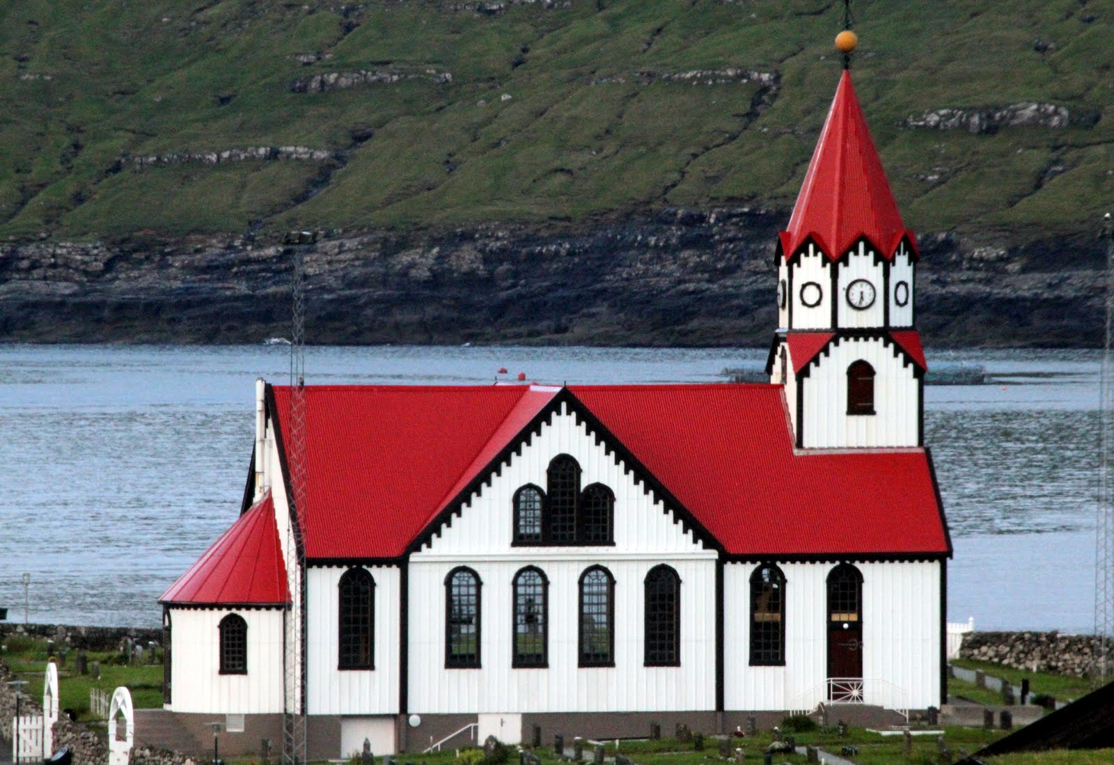 Canon EF 70-300mm F4-5.6 IS USM sample photo. Faroer church photography