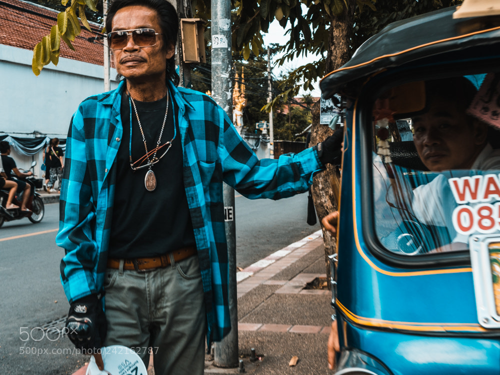 Olympus OM-D E-M5 II sample photo. Tuktuk driver in chiang photography