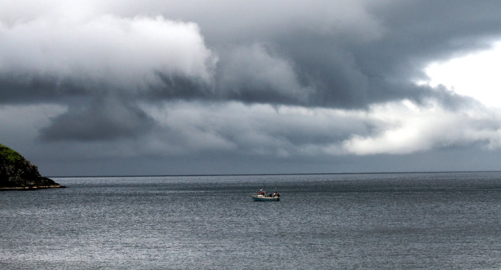 Canon EF 70-300mm F4-5.6 IS USM sample photo. Alone at sea photography