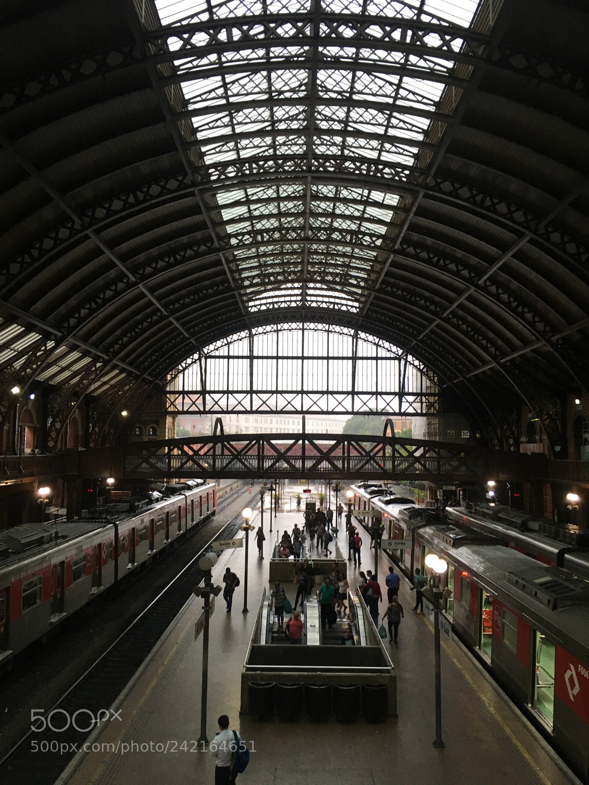 Apple iPhone SE sample photo. Simetria - light railroad photography