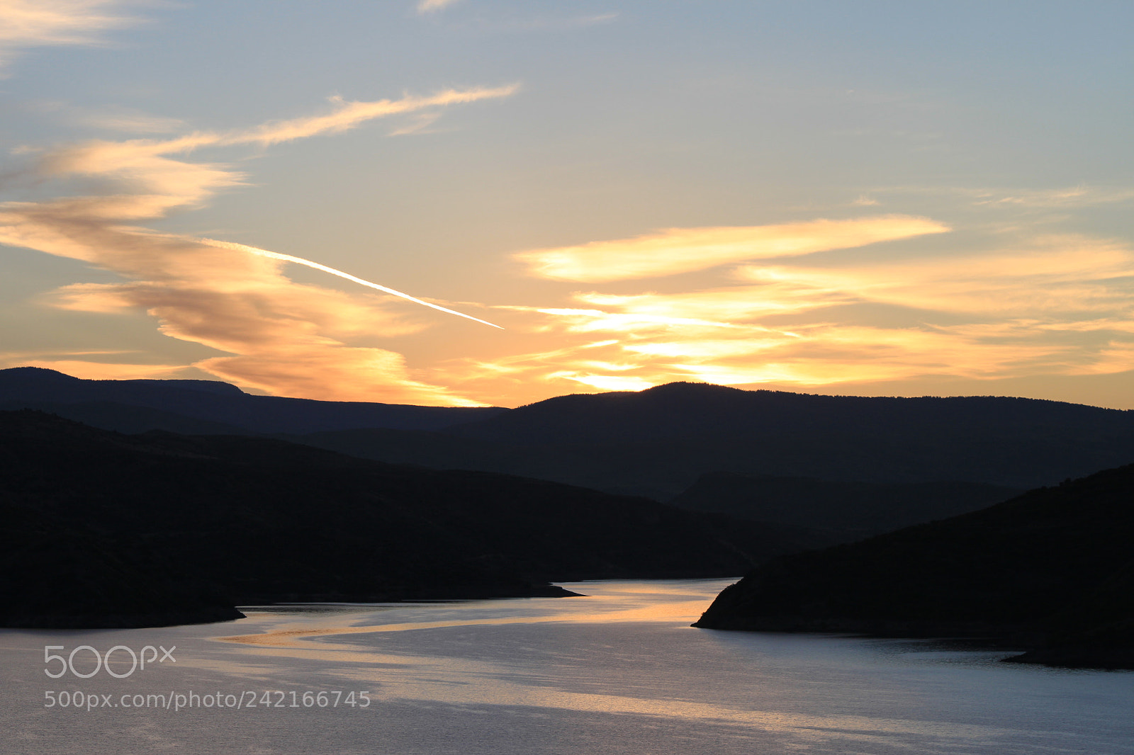 Canon EOS 500D (EOS Rebel T1i / EOS Kiss X3) sample photo. Sunrise at lake photography