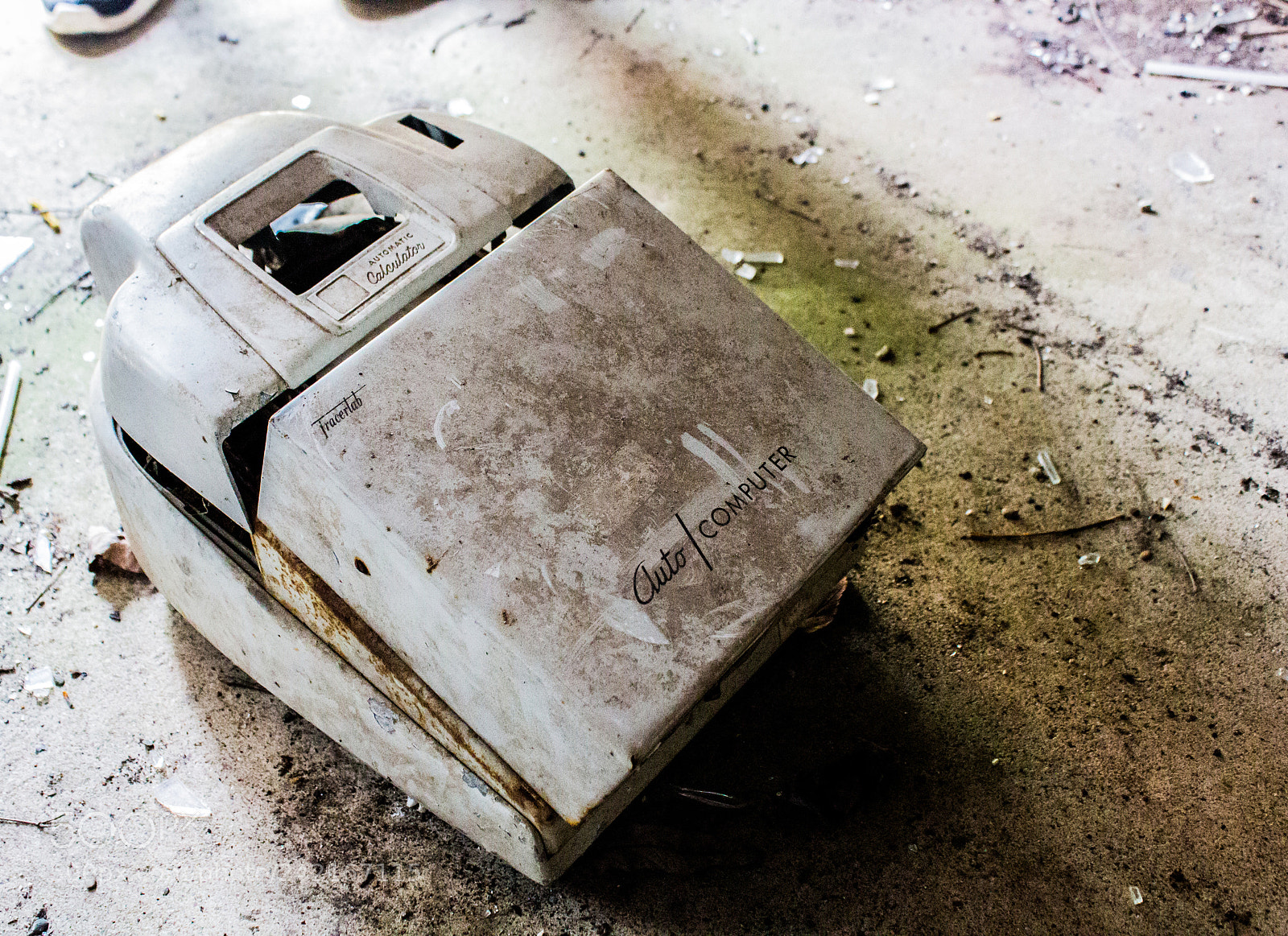 Canon EOS 100D (EOS Rebel SL1 / EOS Kiss X7) sample photo. The broken past photography